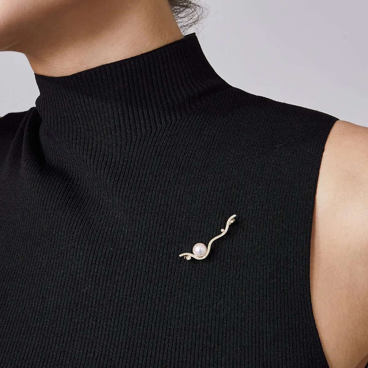 Akoya Pearl 18K Yellow Gold Diamond Brooch