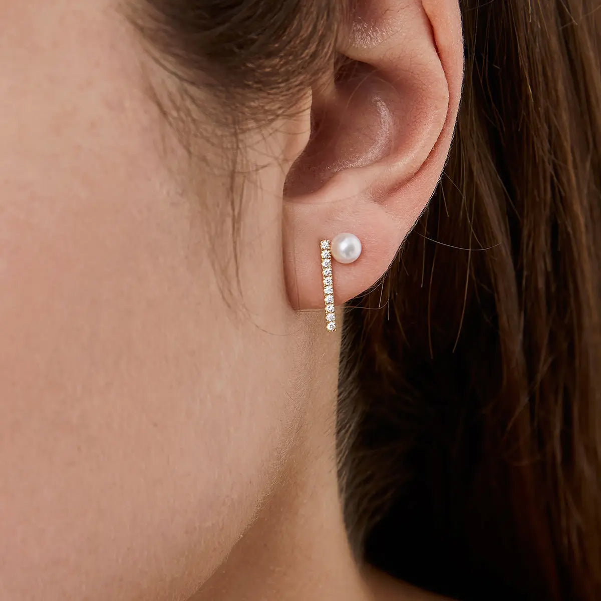 Akoya Pearl 18K Yellow Gold Diamond Straight Line Earring