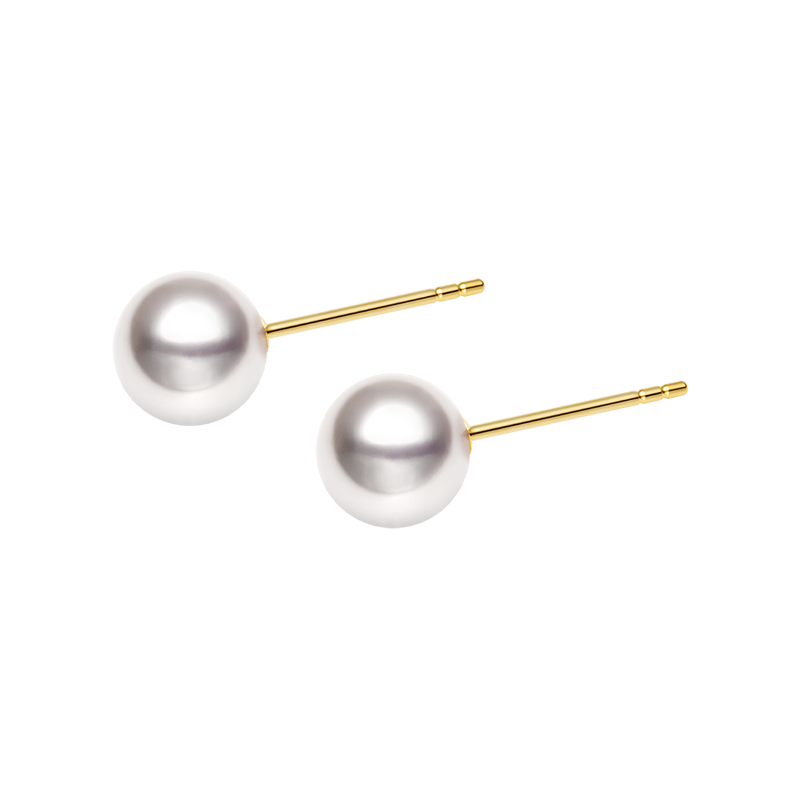 Akoya pearl bulb stud earrings in 18K gold from Basic Collection, close-up of elegant pearl earrings with gold bulb design.