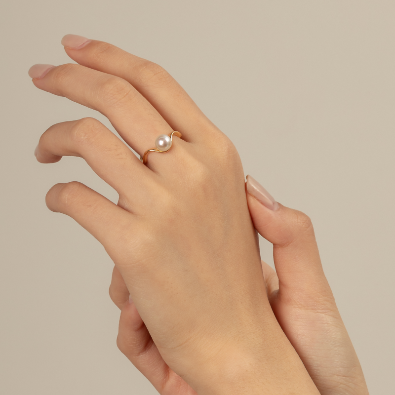 Akoya Saltwater Pearl 18K Gold Curve Open Ring