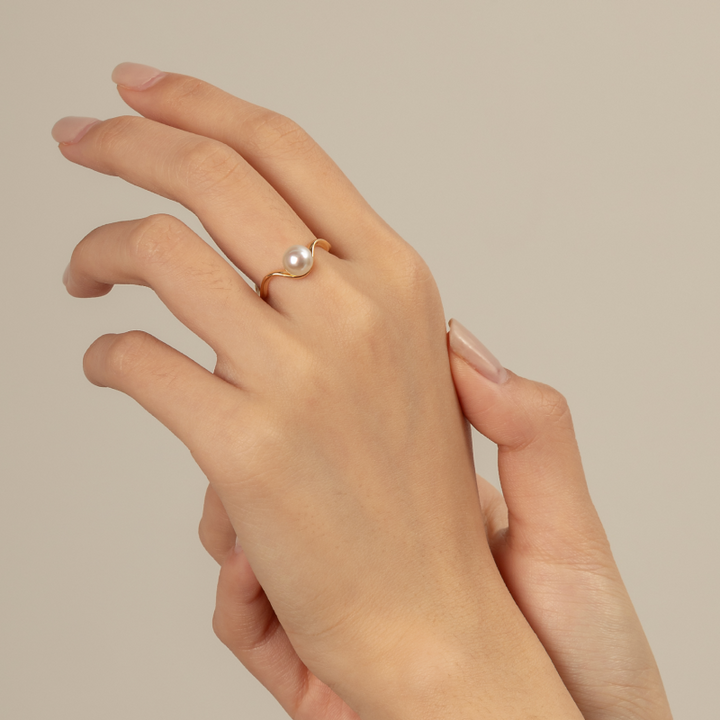 Akoya Saltwater Pearl 18K Gold Curve Open Ring