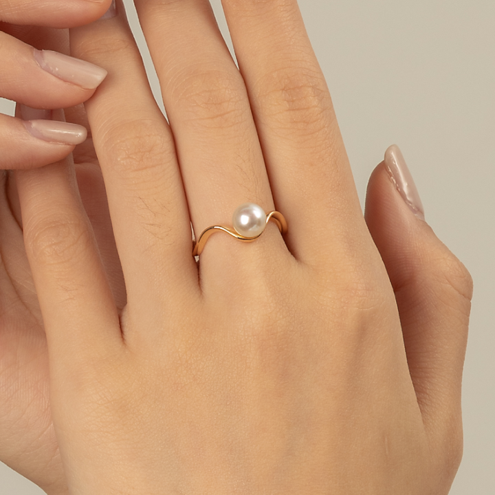Akoya Saltwater Pearl 18K Gold Curve Open Ring
