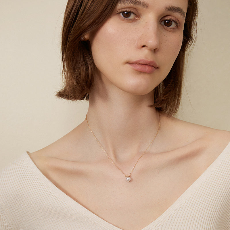 Akoya pearl 18K gold necklace from Melody Collection featuring a delicate whole rest note pendant.
