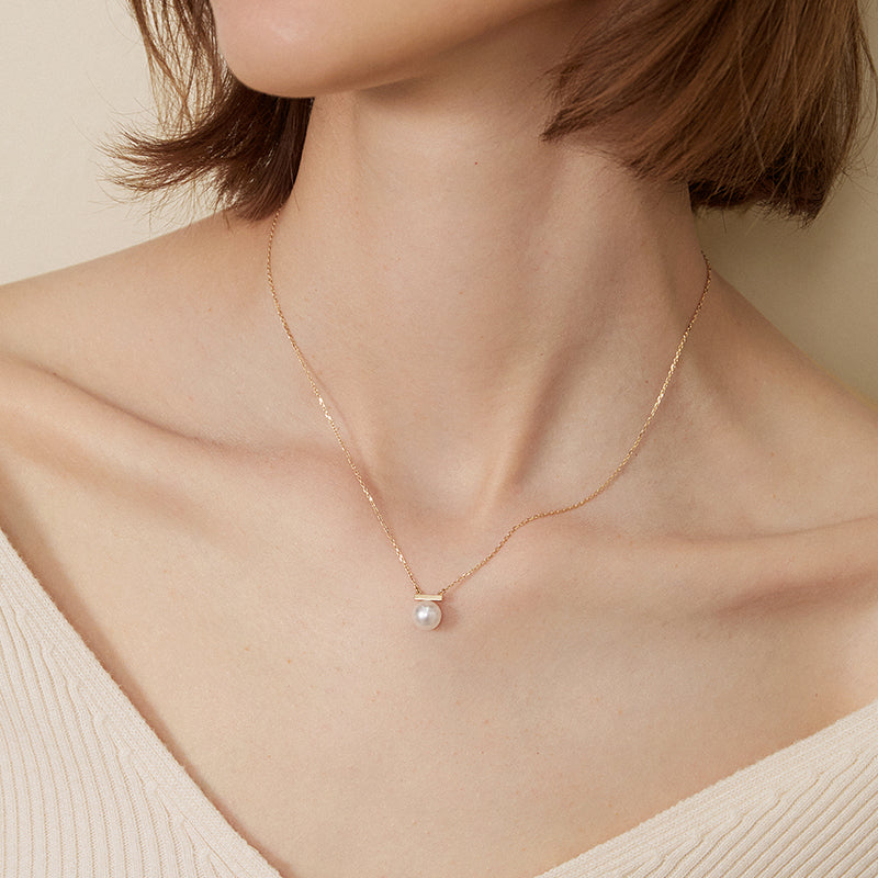 Akoya pearl 18K gold necklace from Melody Collection featuring a whole rest note design and elegant pearl pendant.