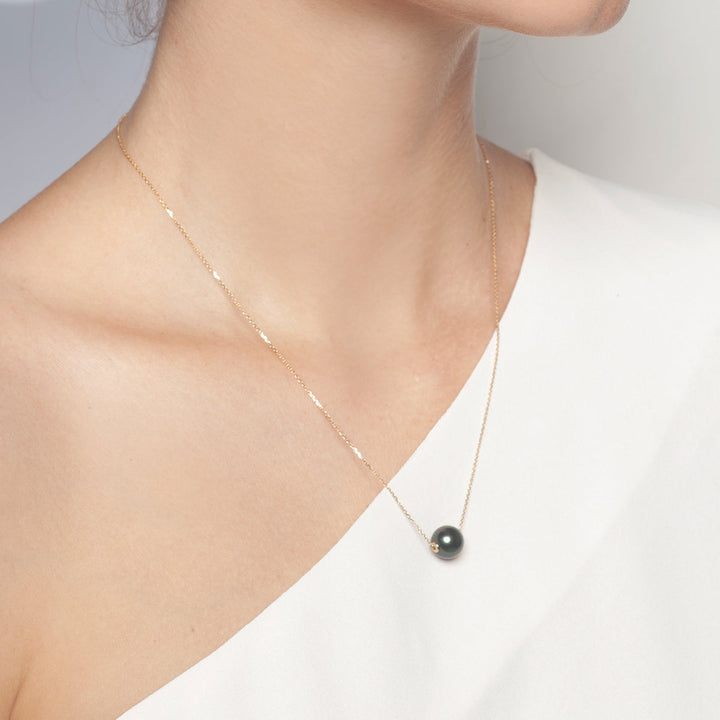 Tahitian pearl pendant necklace with 18K gold round pendant from Mystery Collection, featuring a lustrous black pearl.