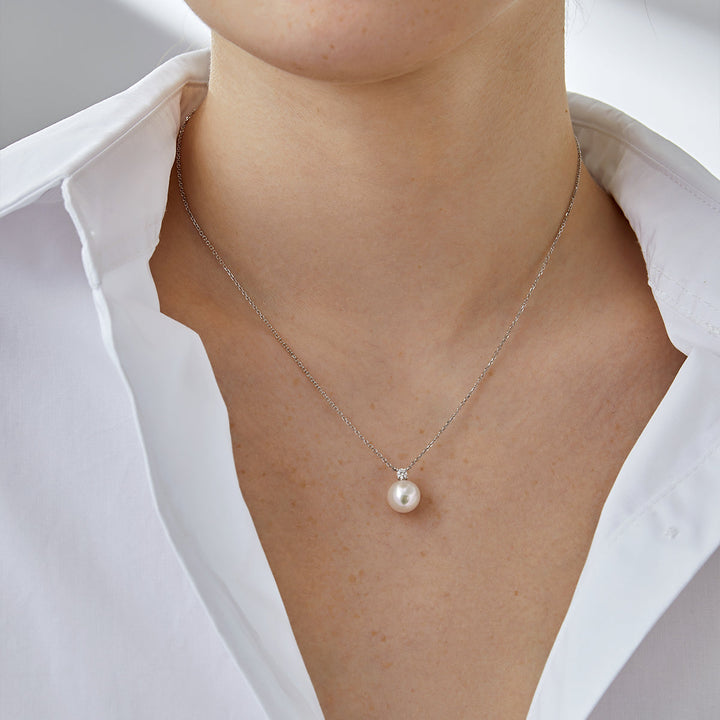 Premier Akoya pearl 18K gold diamond necklace from Possibility Collection featuring a lustrous pearl and sparkling diamonds.