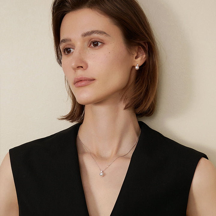 Possibility Collection Premier Akoya Pearl 18K gold diamond necklace featuring a lustrous pearl and sparkling diamond accents.