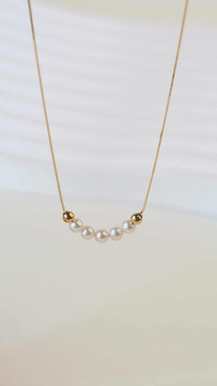 Akoya 18k Yellow Gold Baby's Breath Smile Necklace