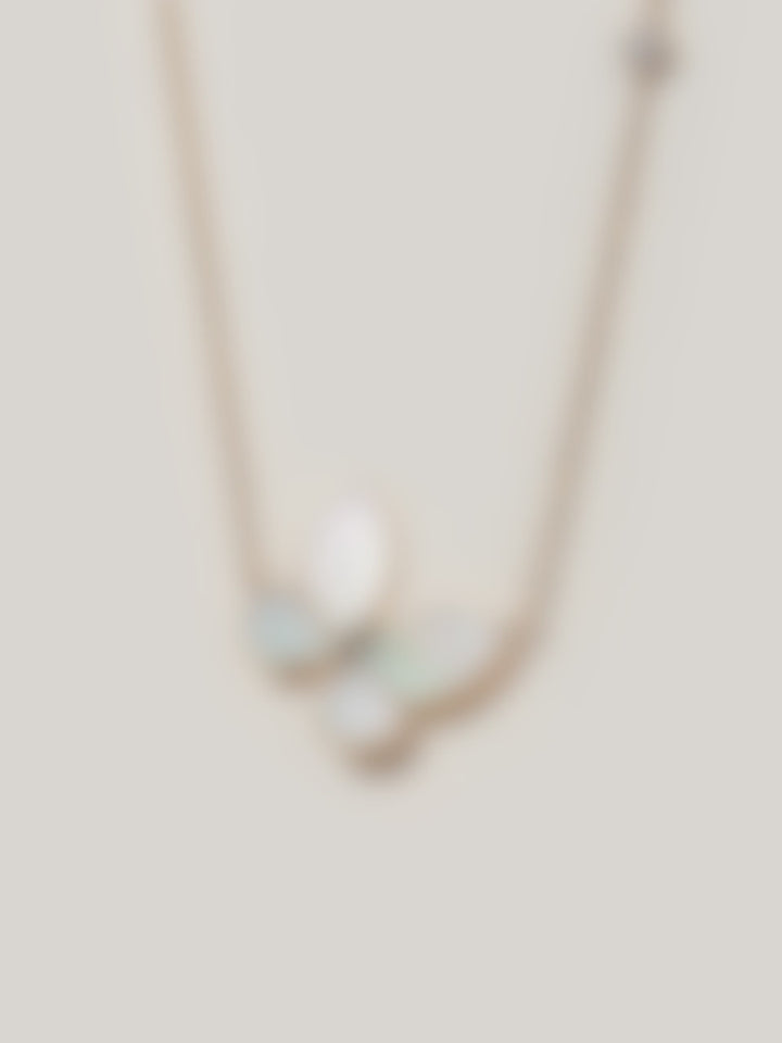 Mother-of-pearl 18K Gold Diamond Whole Butterfly Necklace