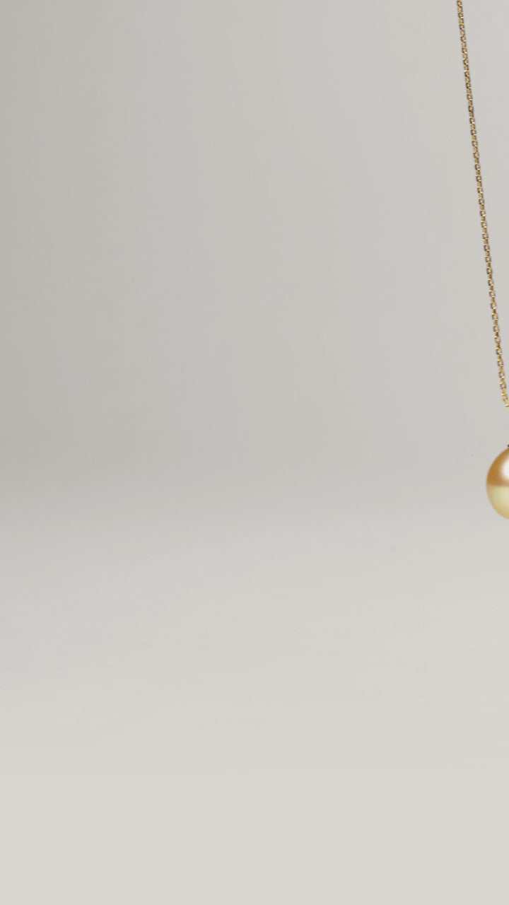 Teardrop-shaped Golden South Sea Pearl 18K Gold Simple Elegant Pendant Necklace