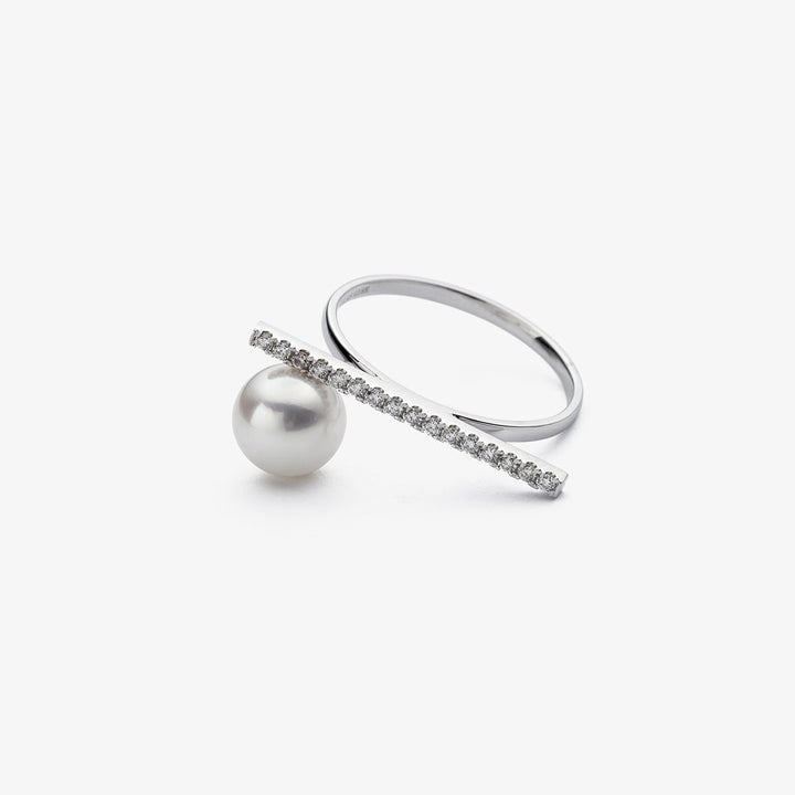 Akoya pearl and moon diamond ring in 18K white gold from Reflection Collection, showcasing a elegant design with pearls and sparkling diamonds.