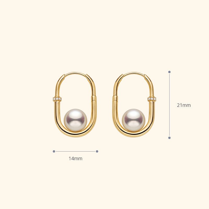 Size reference of freshwater pearl gold vermeil hoop earrings, 14mm wide by 21mm tall