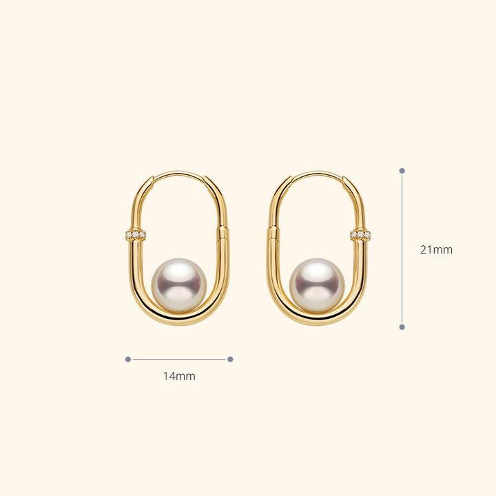 Size reference of freshwater pearl gold vermeil hoop earrings, 14mm wide by 21mm tall