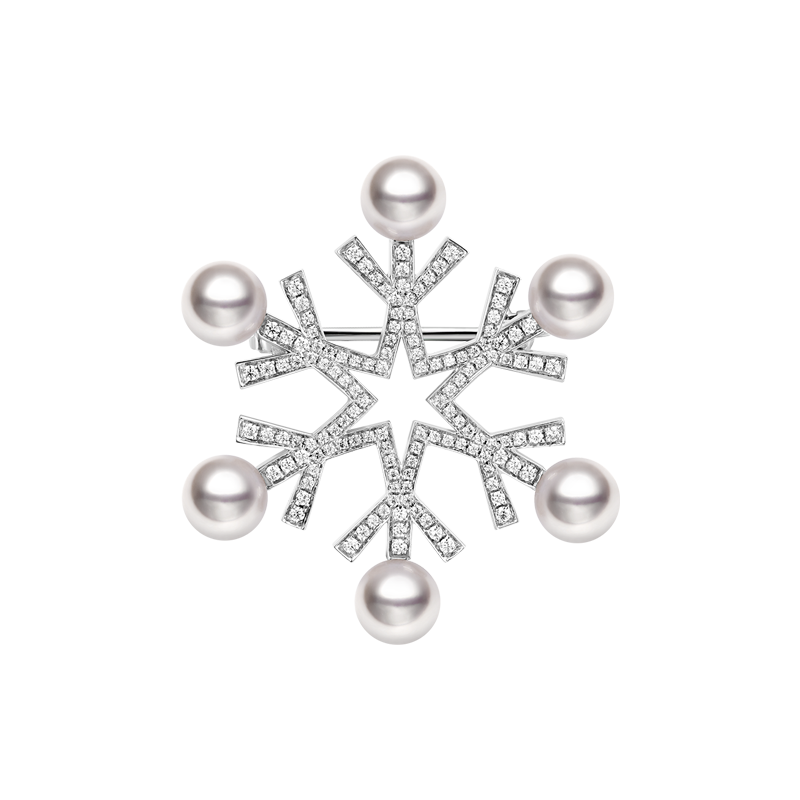 Akoya pearl and 18K gold Christmas snowflake brooch from Wish Collection, featuring intricate snowflake design with pearl accents.